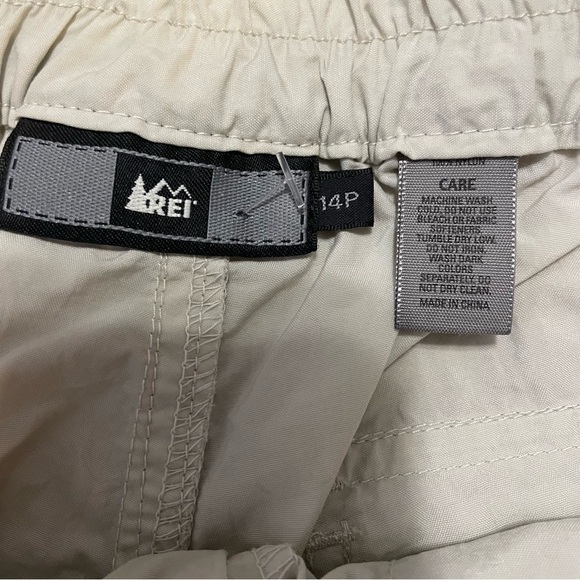 Rei pants Womens size 14P Convertible Cargo  Shorts Nylon UPF 50+ Hiking Tan. - Picture 4 of 7